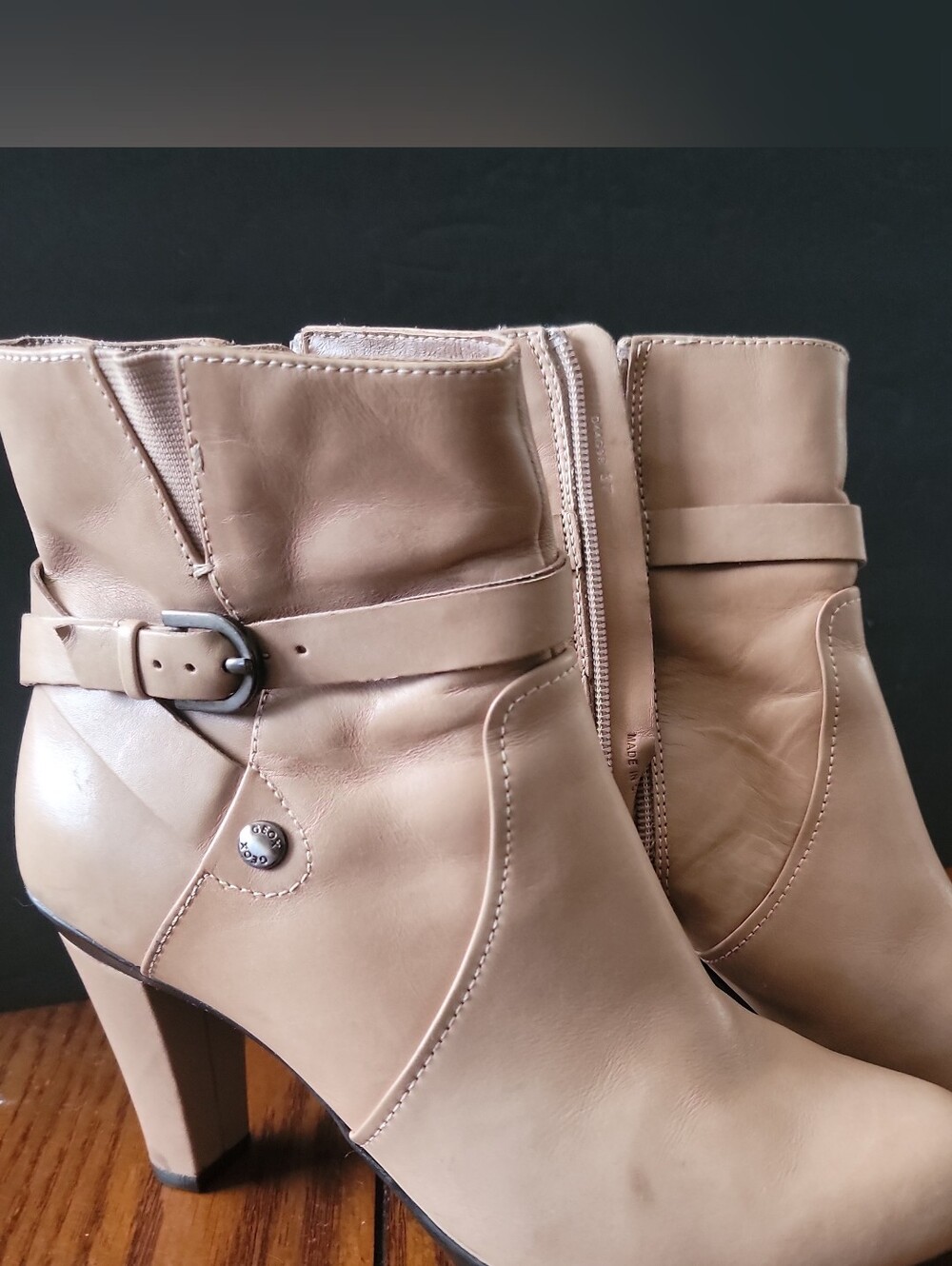 Geox Respira Tan Leather Ankle Booties Size 6.5 Block Heel Side Zip